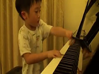 Thần đồng piano 5 tuổi