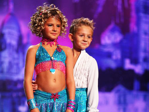 Axel và Alizee nhảy sumba điêu luyện