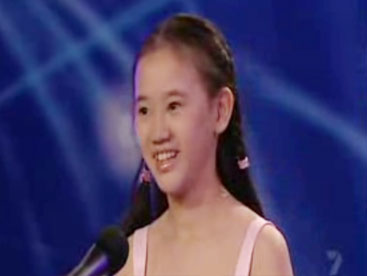 Anna tài năng piano nhí