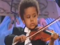 Nghệ sĩ violin 3 tuổi