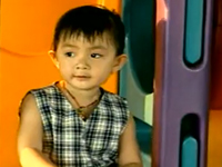 Bé lật đật
