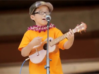 Cậu bé 8 tuổi hát Hey!soul sister!