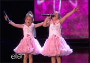 Hai chị em Sophia và Rosie Grace