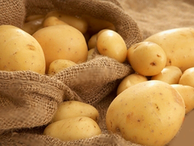 Giúp mẹ bóc vỏ khoai tây cực nhanh